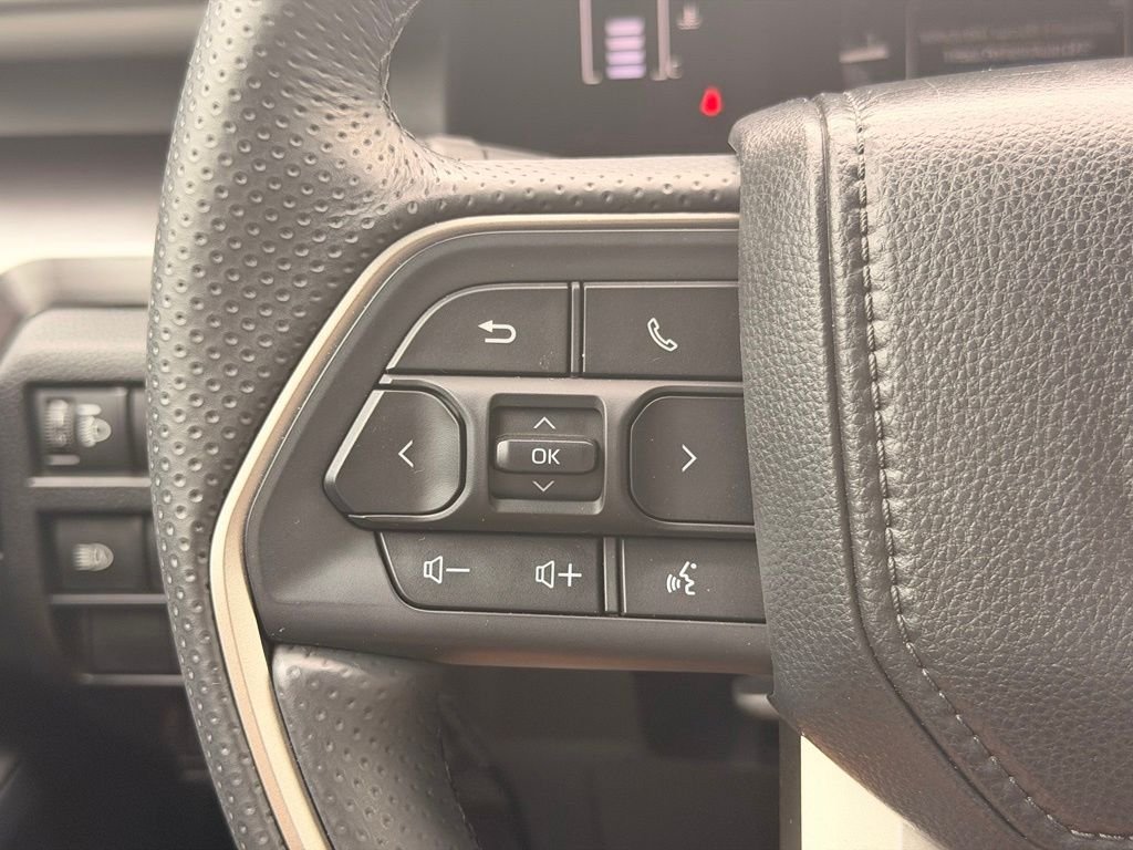 Used 2025  Toyota SR5 image 27