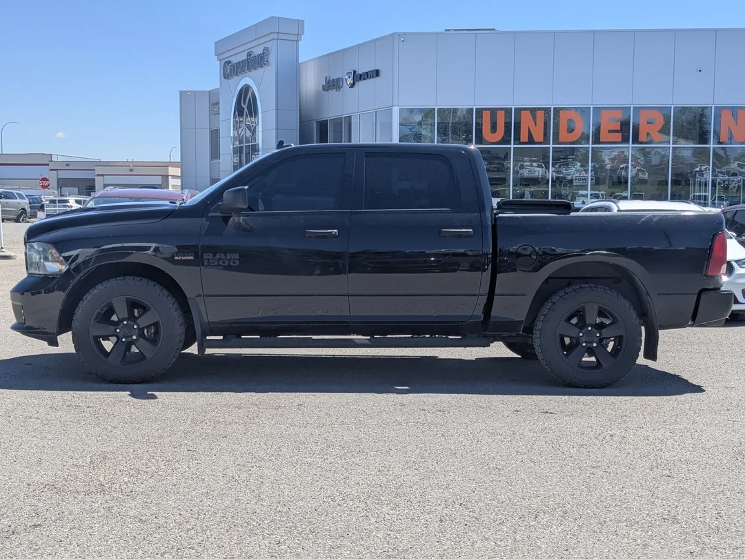 Certified Used 2022 Black RAM Express - - 4x4 - Sub Zero Pkg - Electronics Grp - Park Sensors - Remote Start & More! image 5