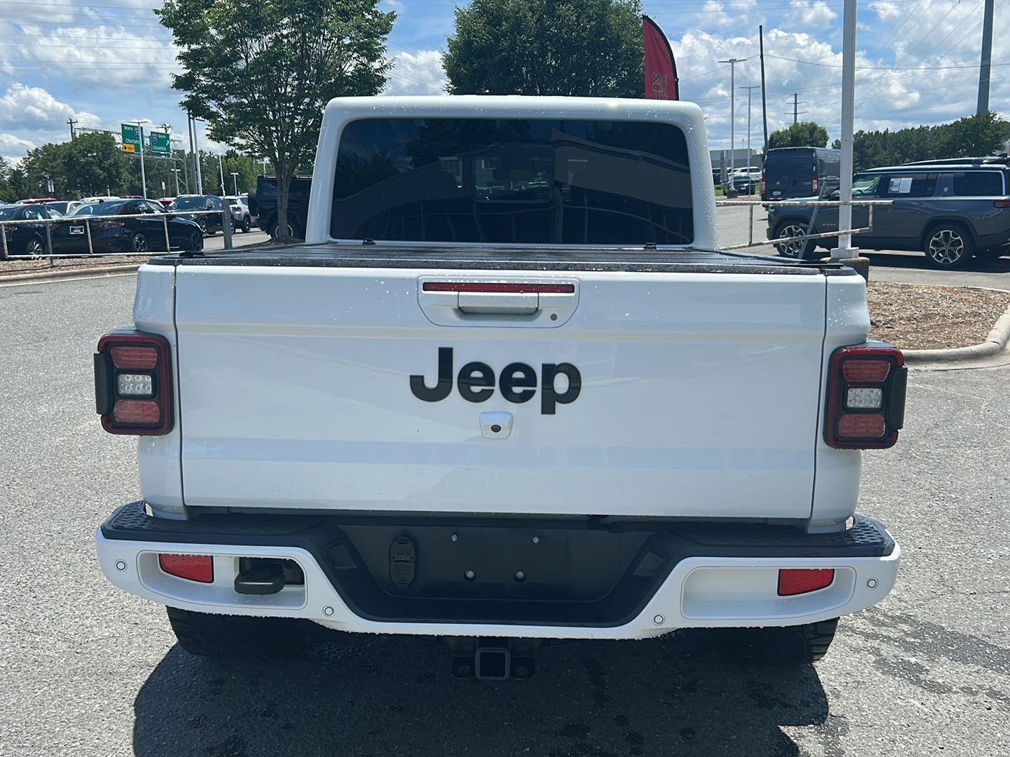 Used 2021 BRIGHT WHITE CLEARCOAT JEEP OVRLND image 4