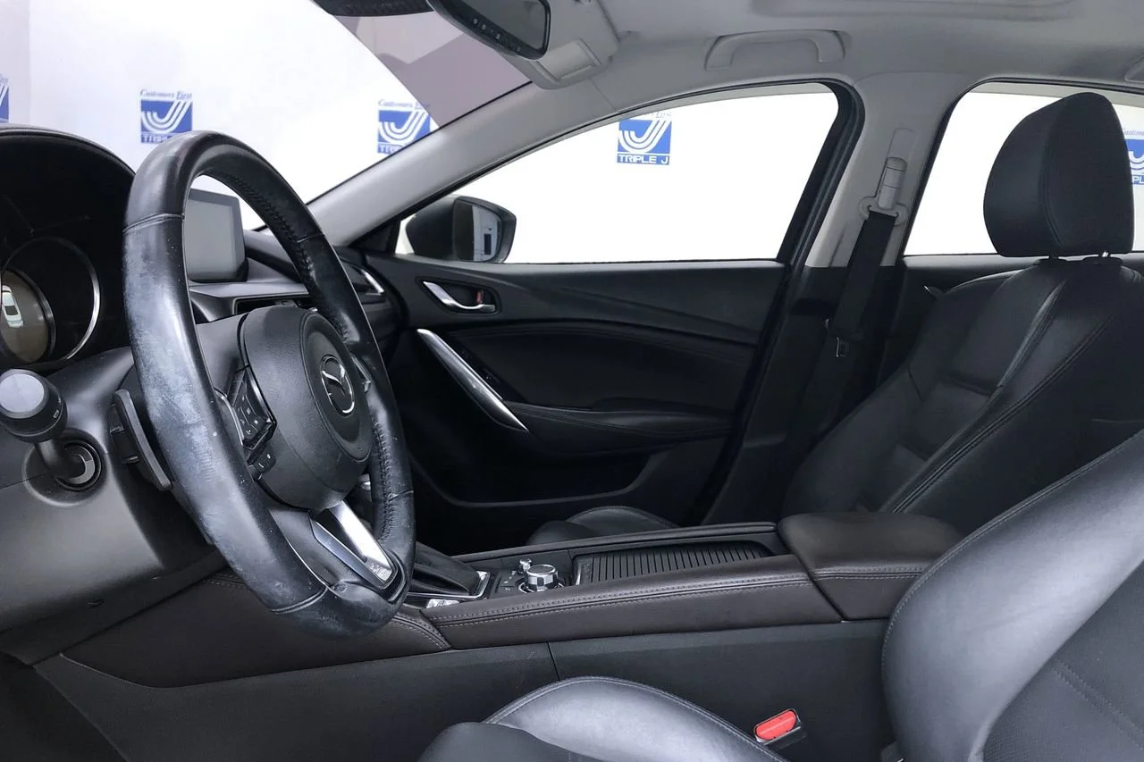 Used 2017 Snowflake White Pearl Mazda Grand Touring image 26