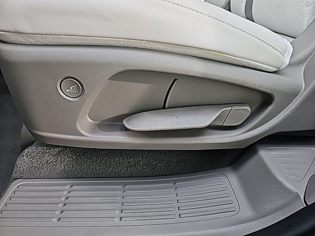 New 2026 Black Hyundai SEL AWD image 34