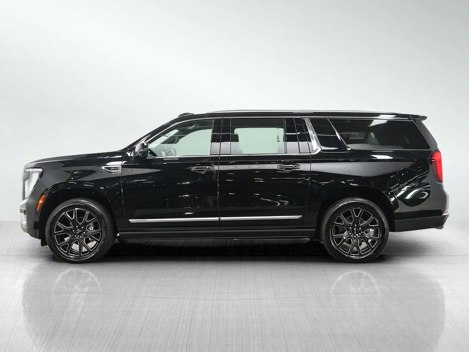 Used 2025 GMC Yukon XL Denali with VIN 1GKS2JRL6SR151529 for sale in Bloomington, Minnesota