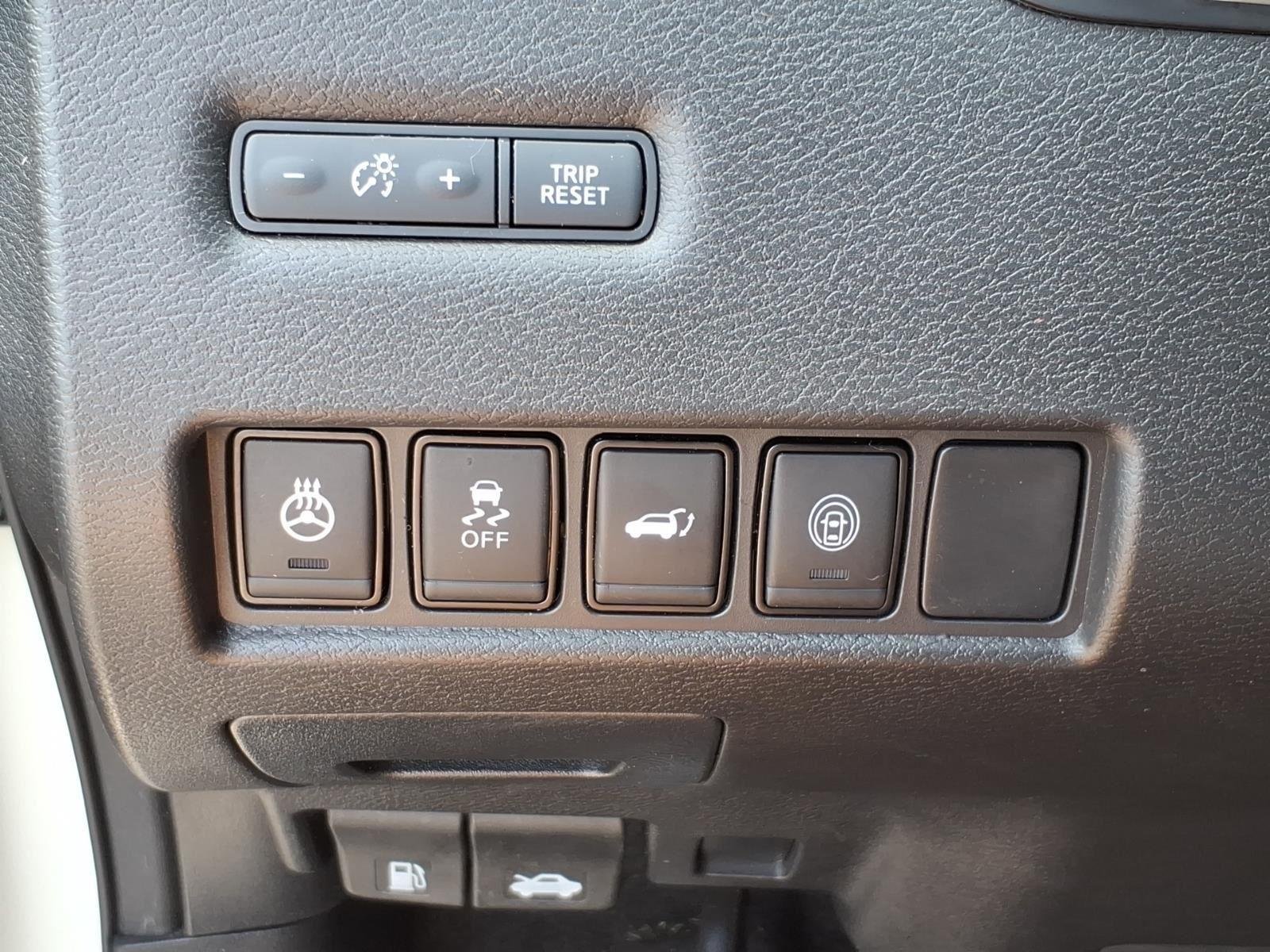 Used 2023 Pearl White Tricoat Nissan SL image 14