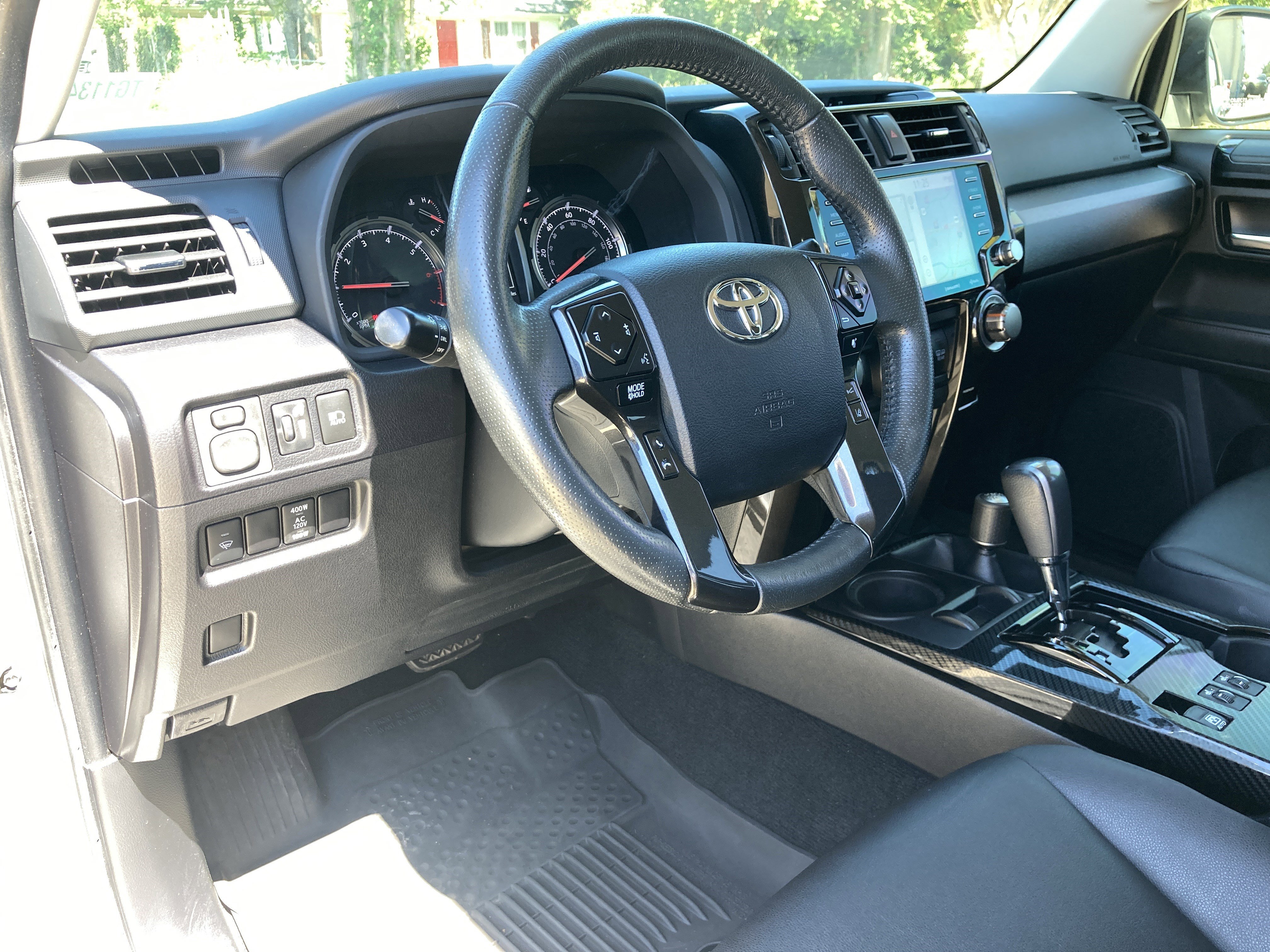 Used 2021 Classic Silver Metallic Toyota Venture image 15