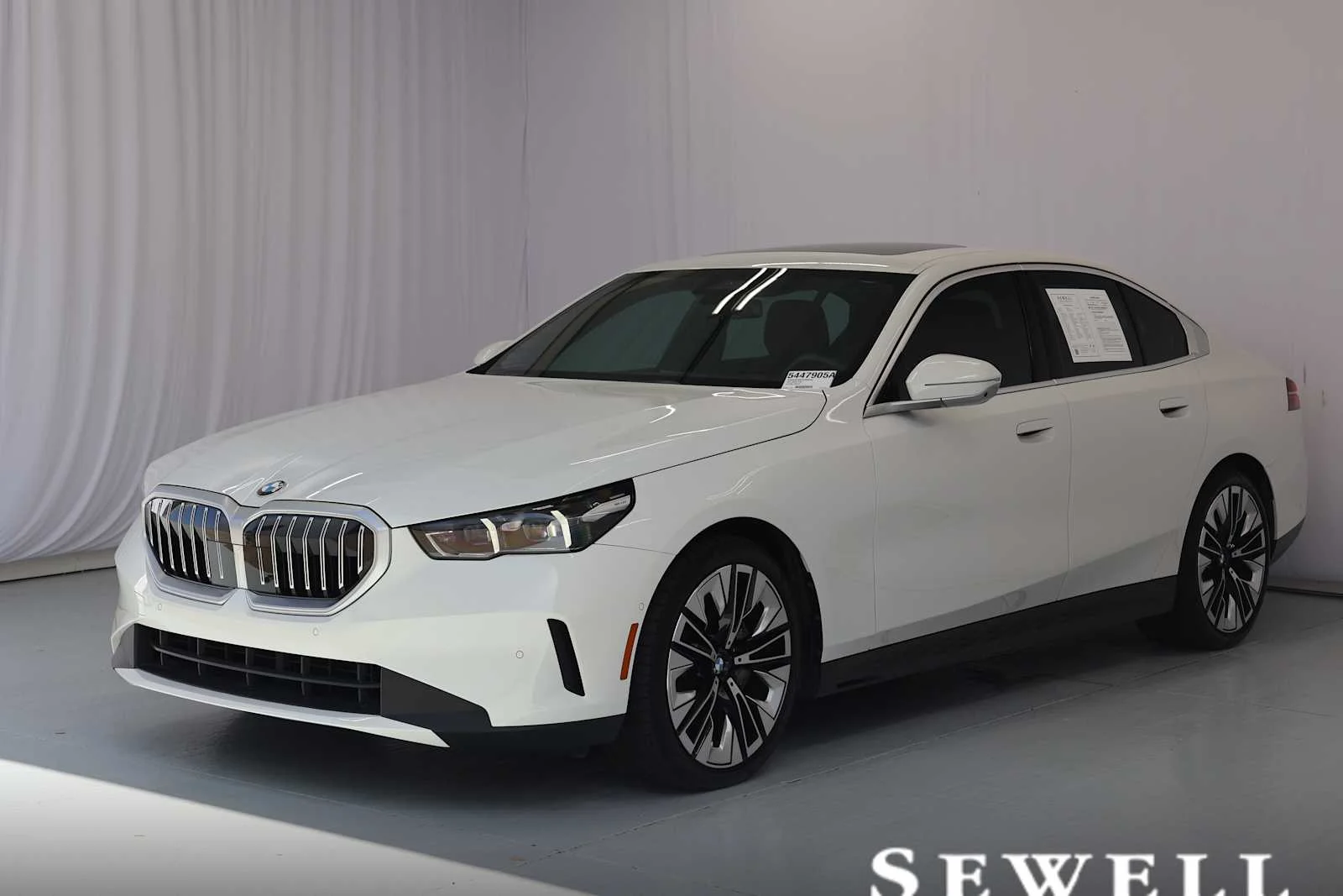 Used 2024 Alpine White BMW 540i xDrive image 1