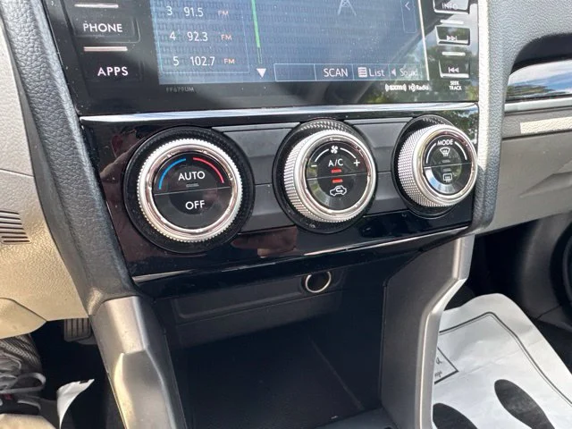 Used 2018 White Subaru 2.5i Limited image 21