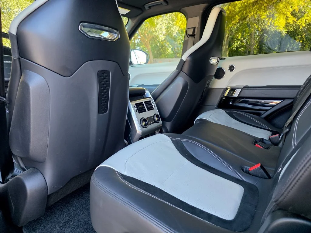 Used 2018 White Land Rover SVR image 29