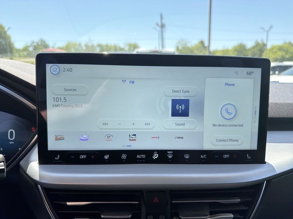 Used 2025  Ford Platinum image 22