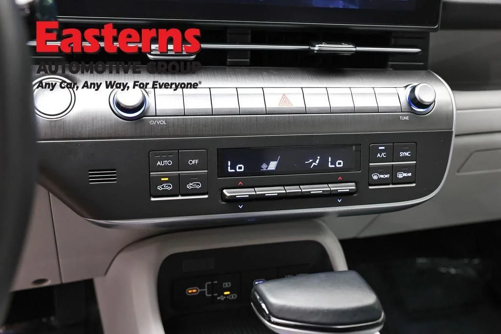 Used 2025 Red Hyundai SEL image 21