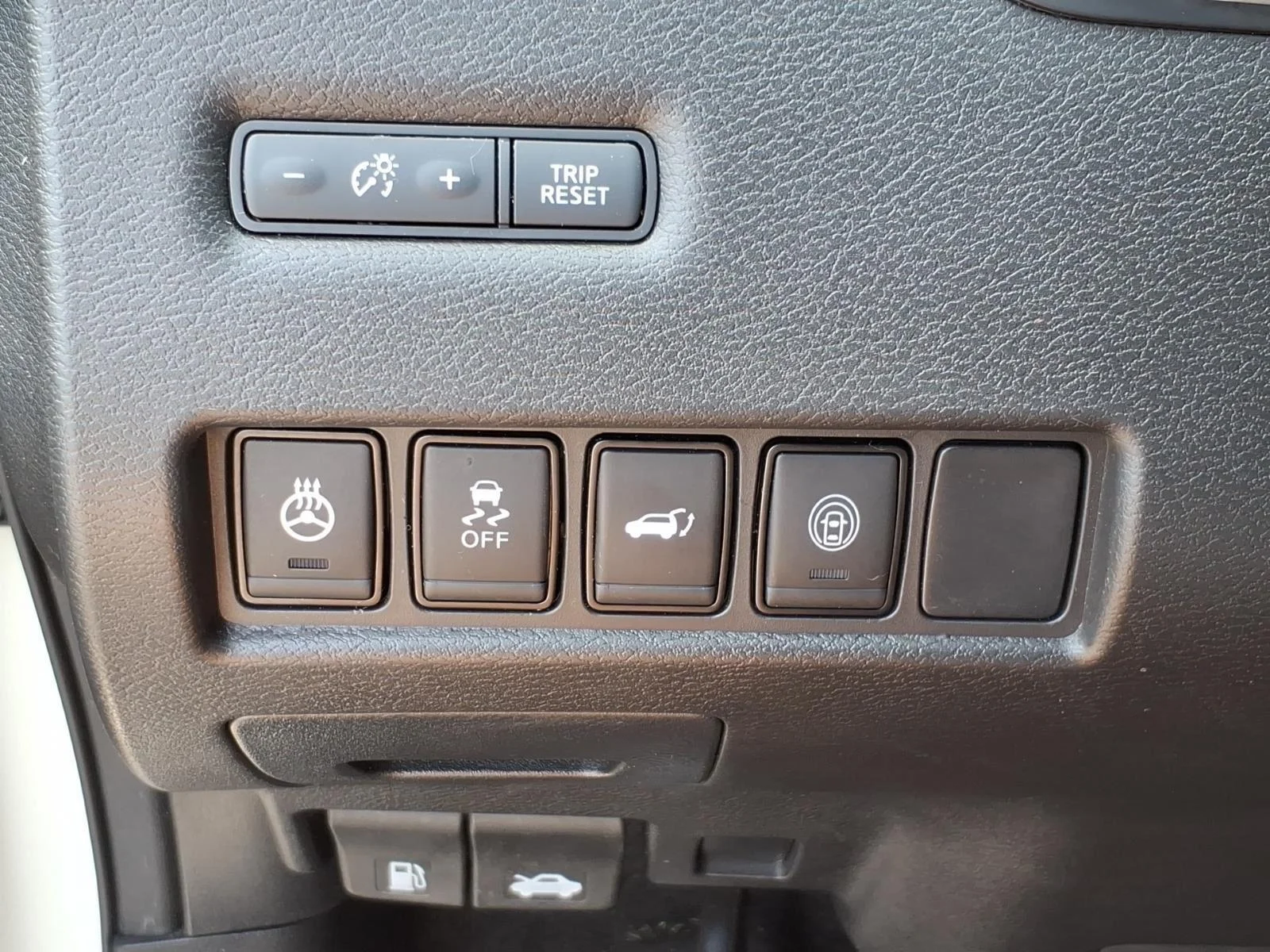 Used 2023 Pearl White Tricoat Nissan SL image 14
