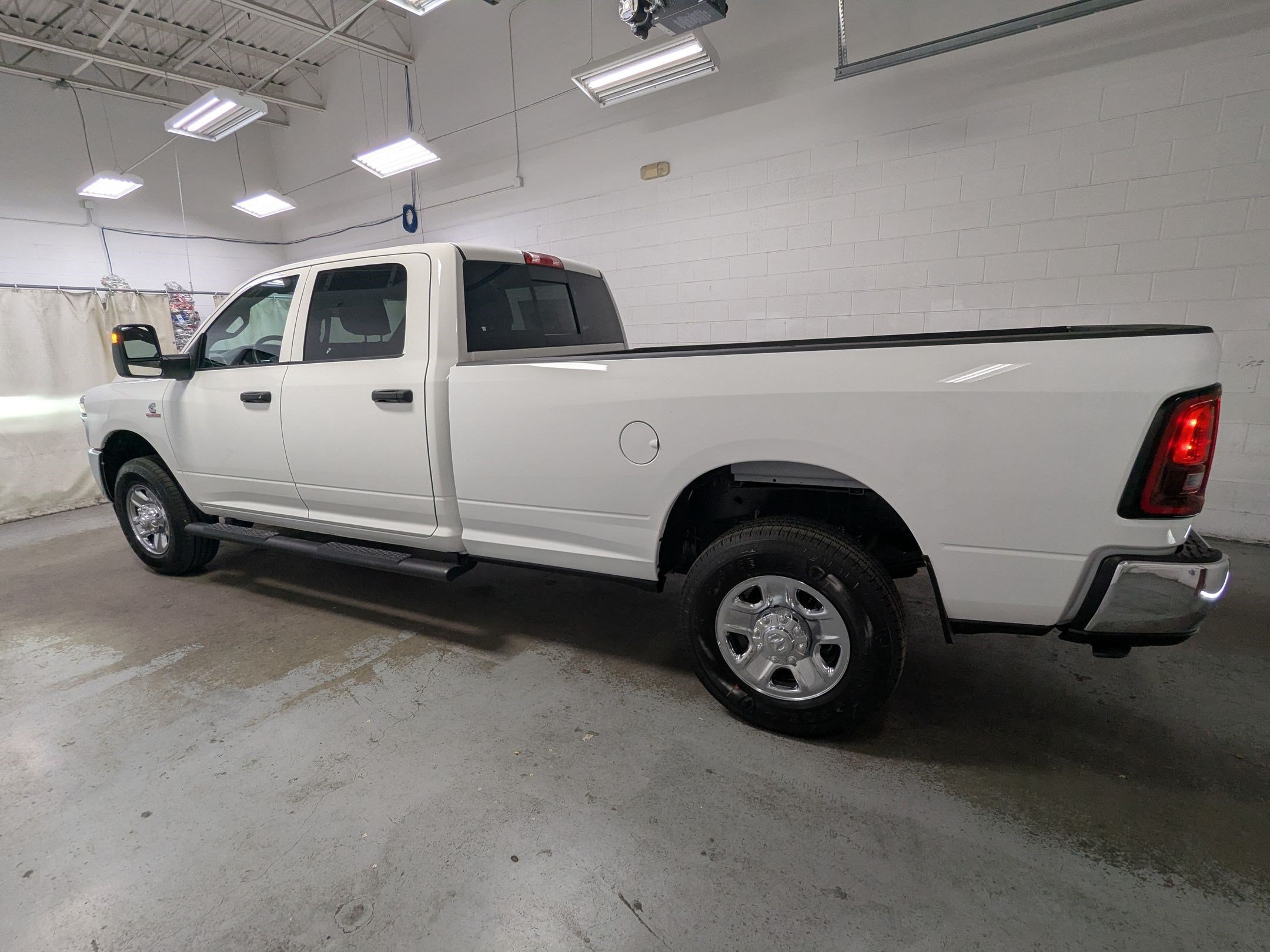New 2026 Bright White Clear-Coat Exterior Paint RAM Tradesman image 8