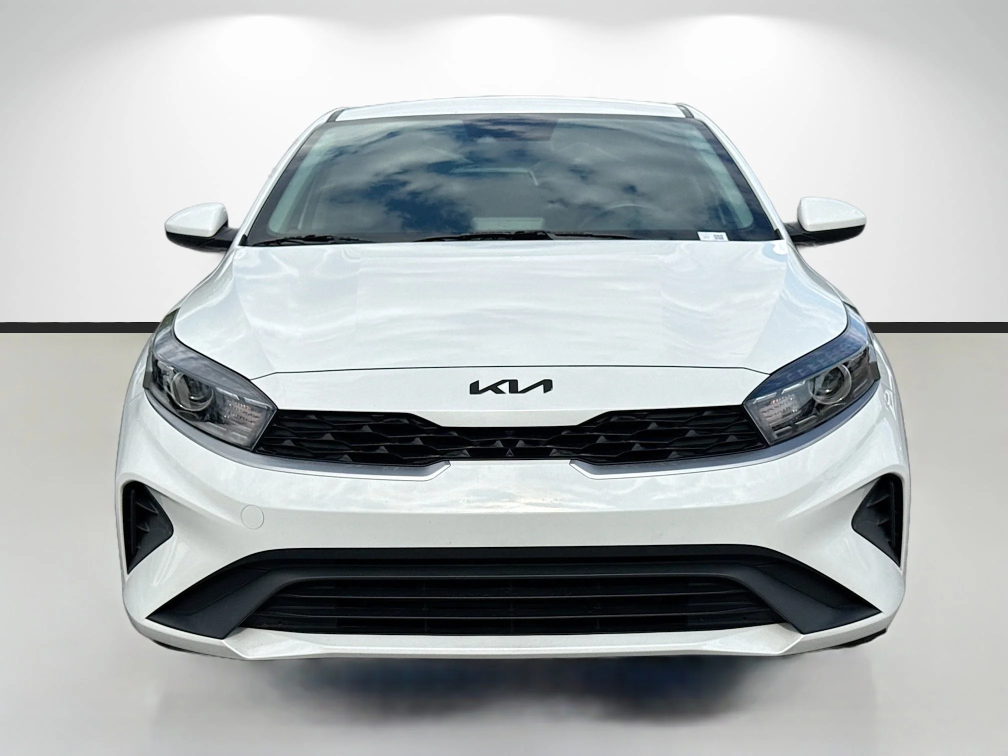 Used 2024 Snow White Pearl Kia LXS image 8