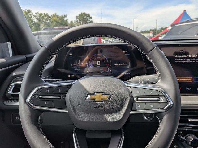 New 2027 Summit White Chevrolet LT image 25