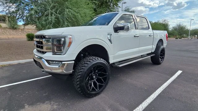 Used 2023 White Ford Lariat image 4