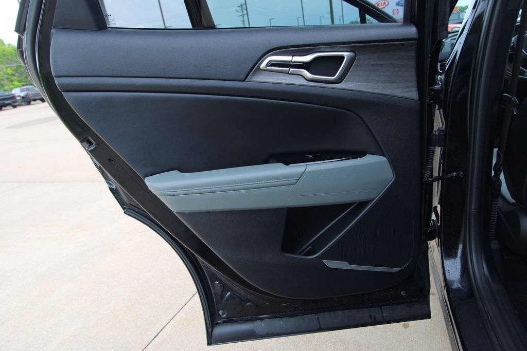 Used 2023 Black Kia X-Line image 41