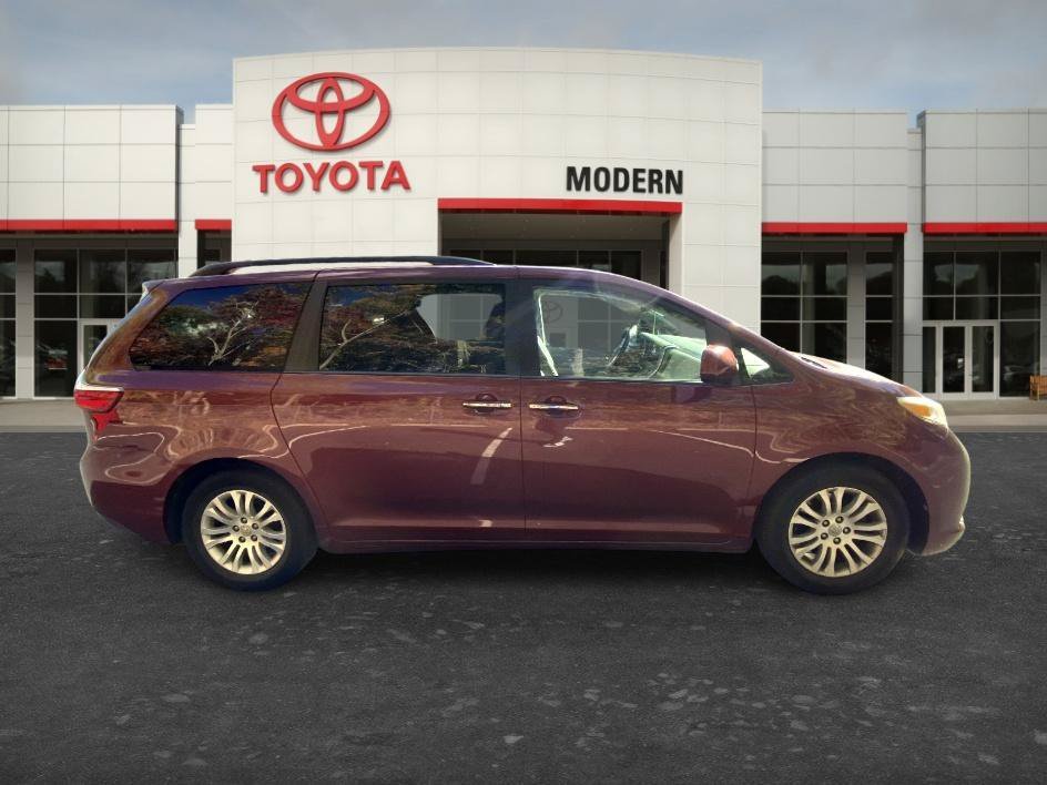 Used 2017 Salsa Red Pearl Toyota XLE image 4
