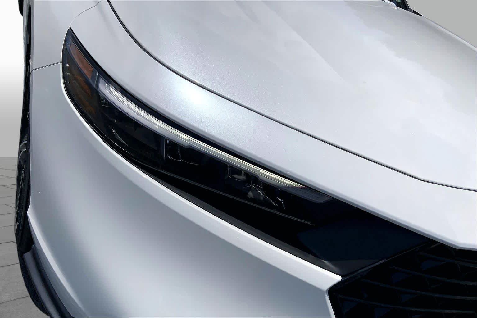 New 2026 Platinum White Pearl Honda SE image 13