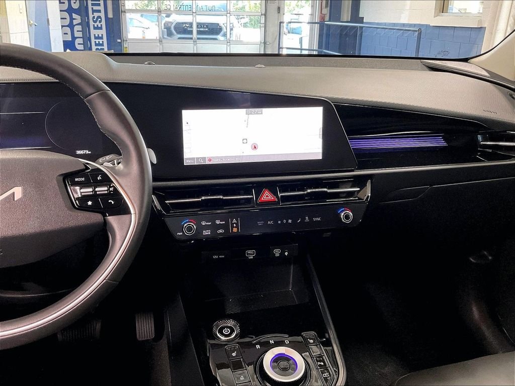 Used 2023 Green Kia Wind image 18