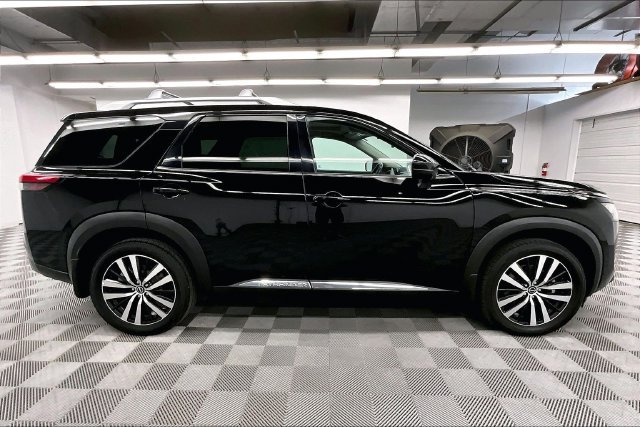 Used 2023 Super Black Nissan Platinum image 15