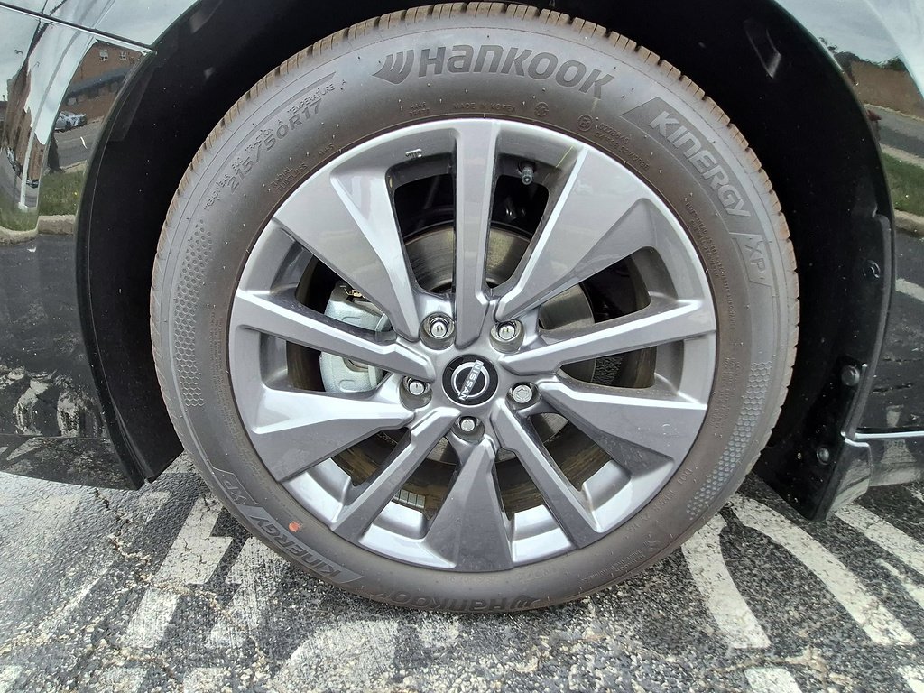 Used 2026 Super Black Nissan SL image 9