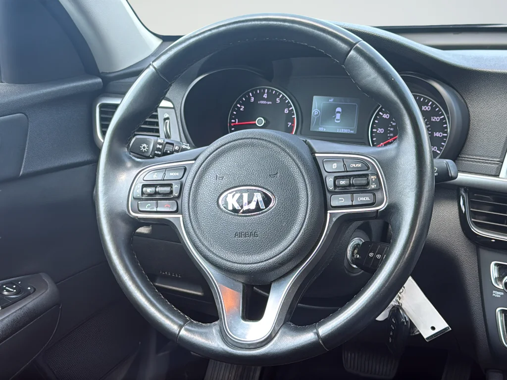Used 2018 Black Kia S image 16