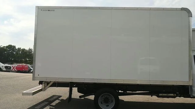 New 2026 Oxford White Ford F-550® XL image 4