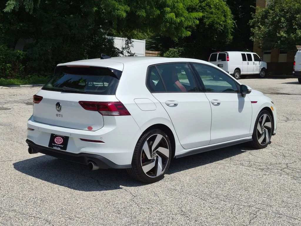 Used 2023 White Volkswagen 2.0T SE image 3