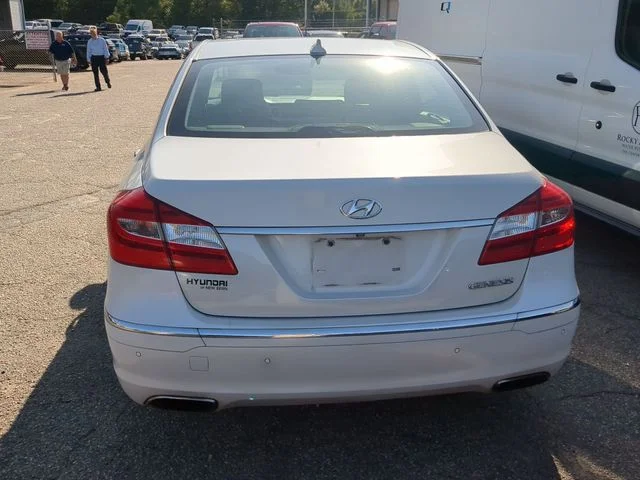 Used 2013 White Hyundai 3.8 image 4