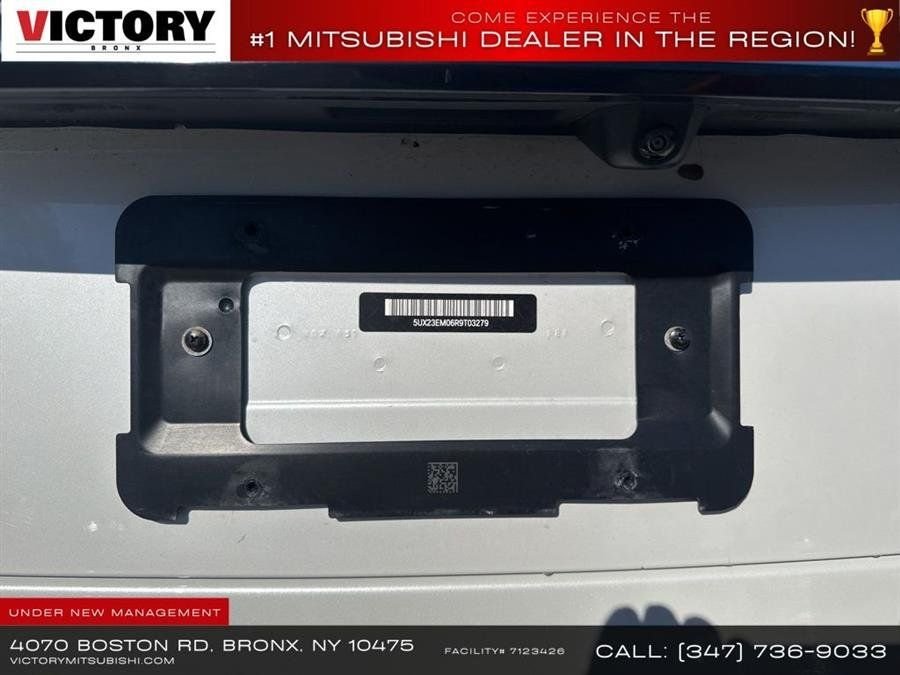 Used 2024 White BMW xDrive40i image 22