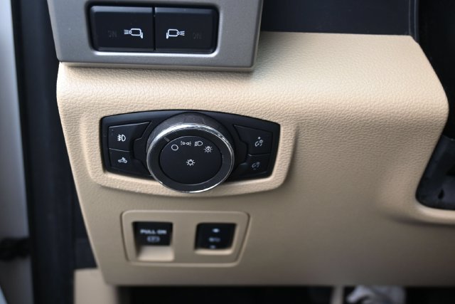 Used 2017 White Platinum Clearcoat Metallic Ford Lariat image 15
