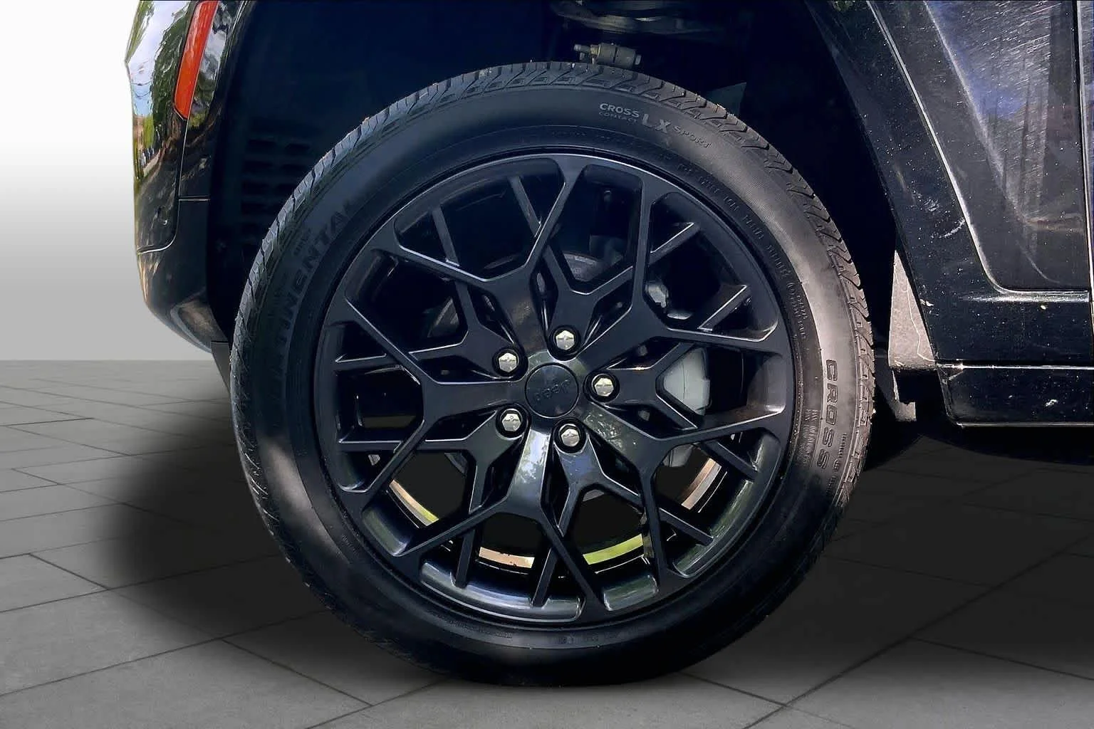 Used 2025 Diamond Black Crystal Pearlcoat Jeep Summit Reserve image 10