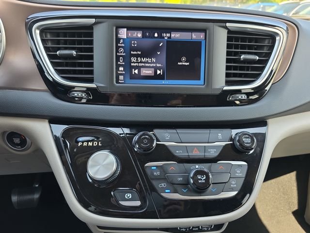 2023 Chrysler Voyager LX - Photo 23