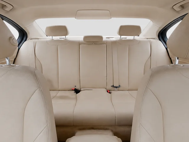 Used 2014 White BMW 320i xDrive image 17