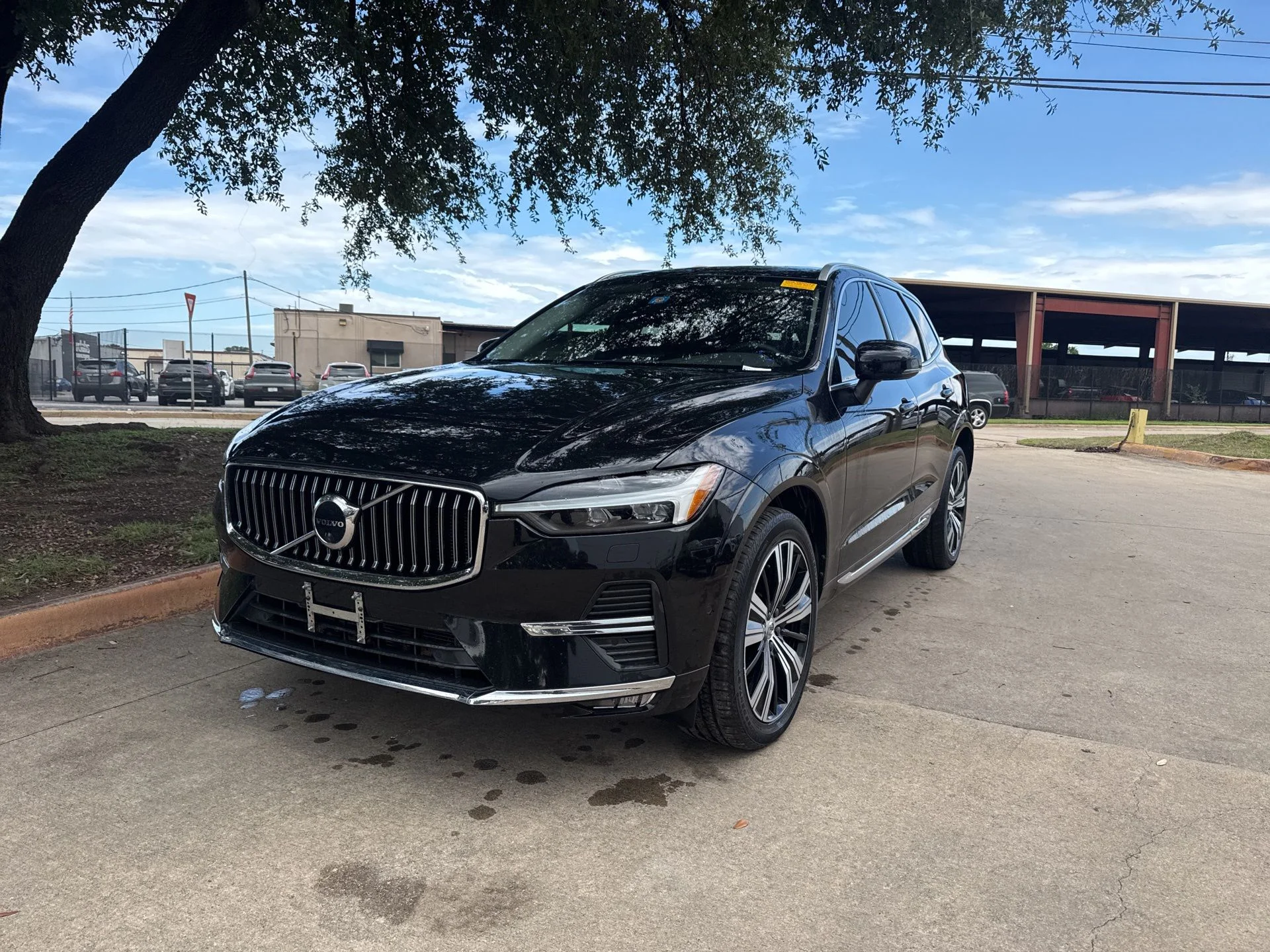 2023 Volvo XC60 B5 Plus Bright Theme AWD's photo
