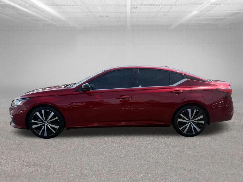 Used 2020 Red Nissan 2.5 SR image 13