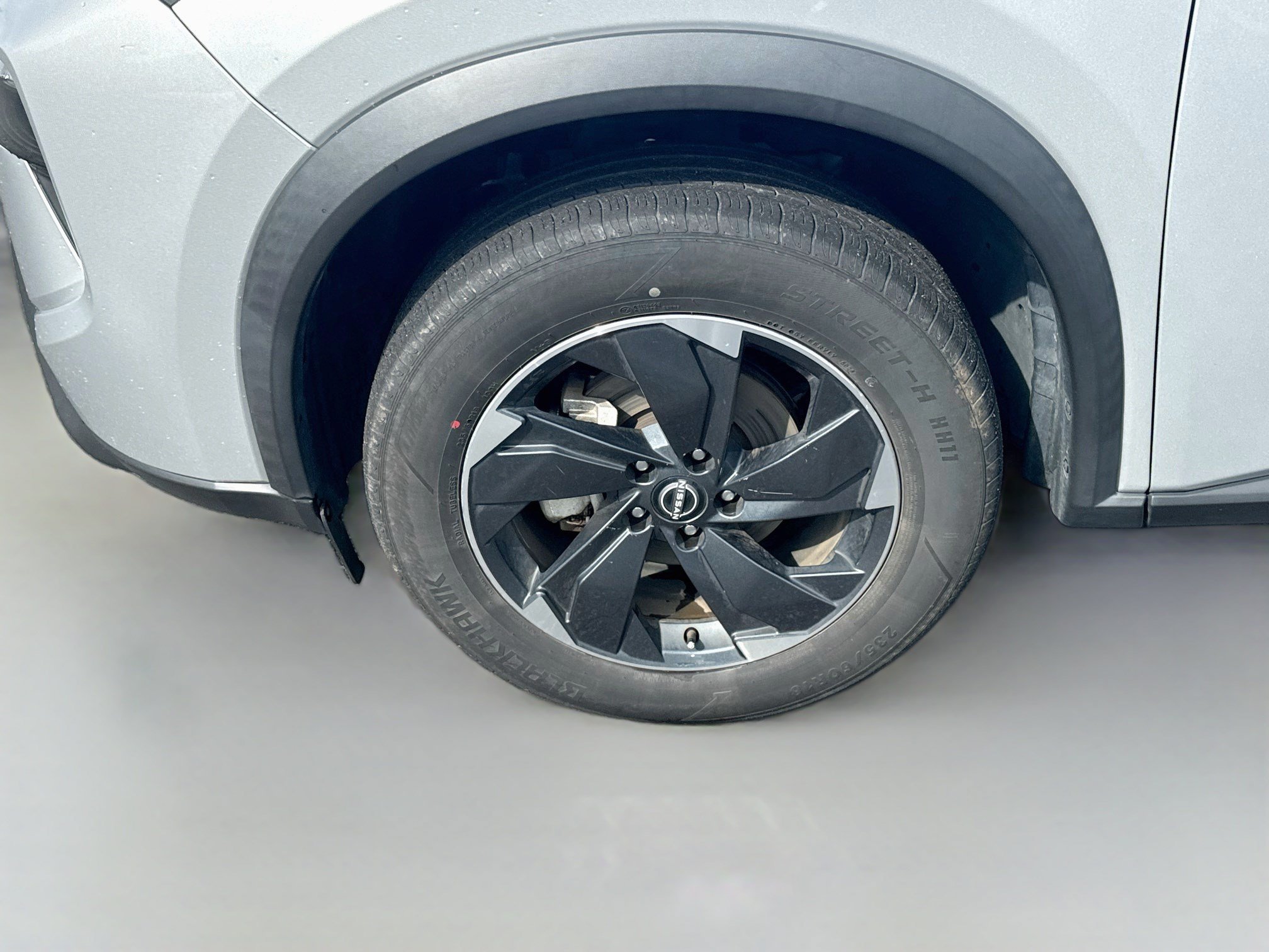 Used 2024 Brilliant Silver Metallic Nissan SV image 31