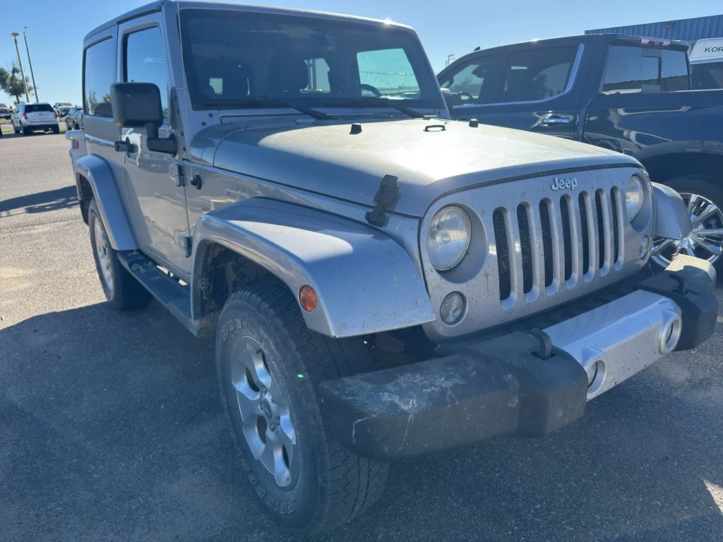 Used 2014 Billet Metallic Clearcoat Jeep Sahara image 3