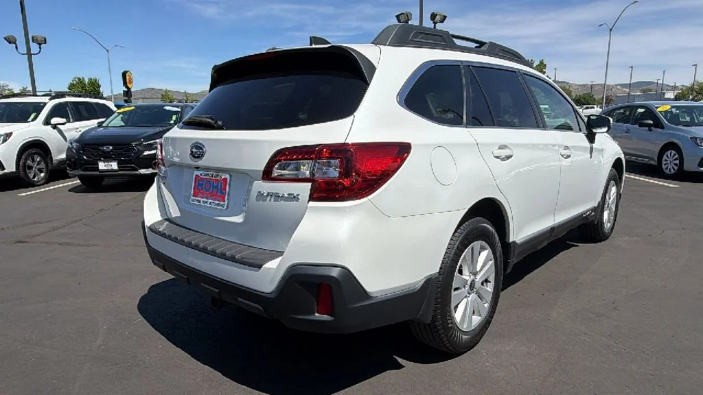 Used 2018 Crystal White Pearl Subaru 2.5i Premium image 3