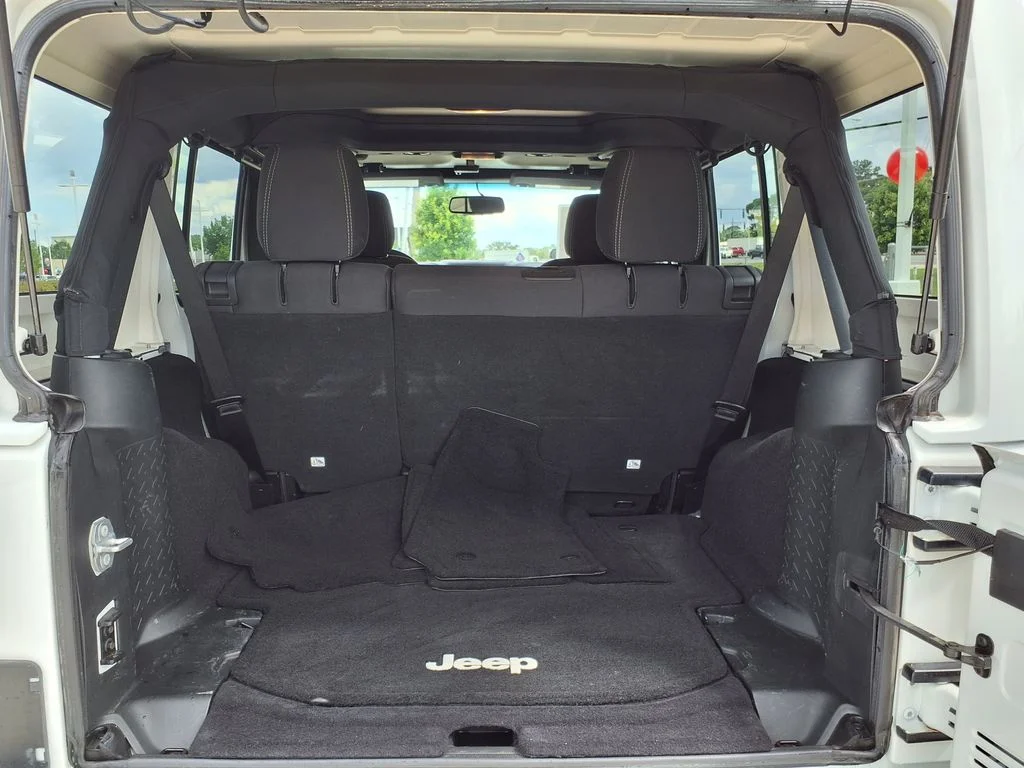 Used 2016 White Jeep Unlimited Sahara image 11