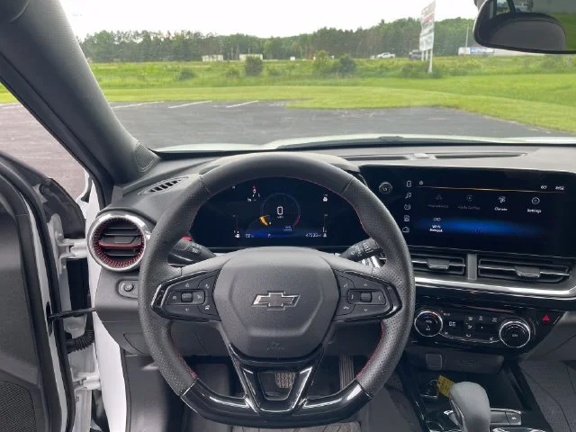 Used 2025 Summit White Chevrolet 2RS image 15