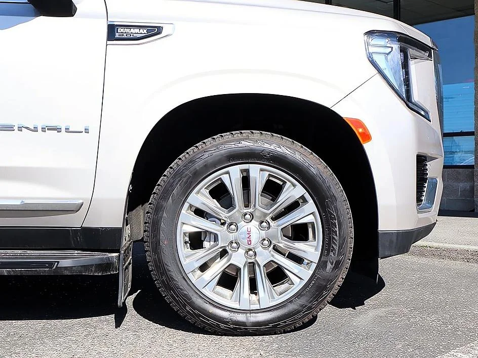 Used 2023 Pearl Beige Metallic GMC Denali image 28
