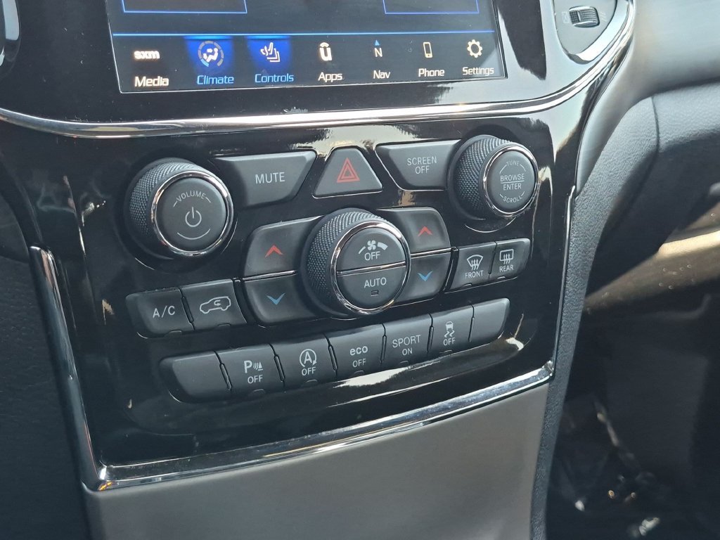 Used 2022 White Jeep Laredo X image 23