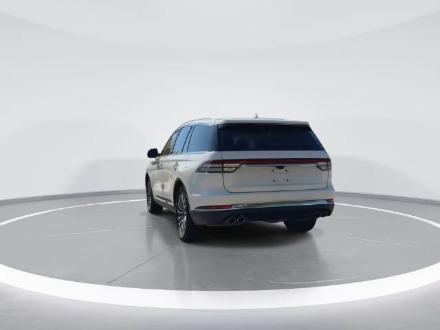 Used 2022 White Lincoln Reserve image 6