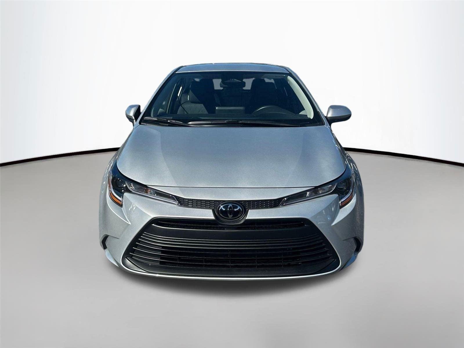 New 2025 Classic Silver Met Toyota LE image 2