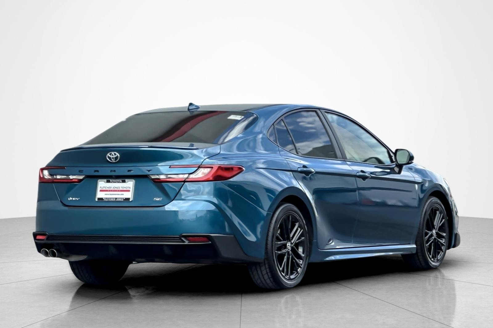 Certified Used 2025 Ocean Gem Toyota SE image 5