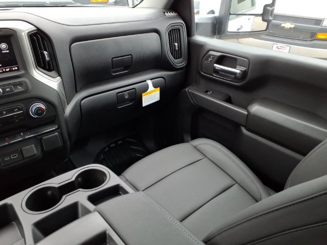 New 2026 Summit White Chevrolet Work Truck image 28