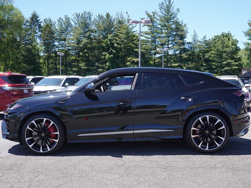 Used 2020 Black Lamborghini Base image 19