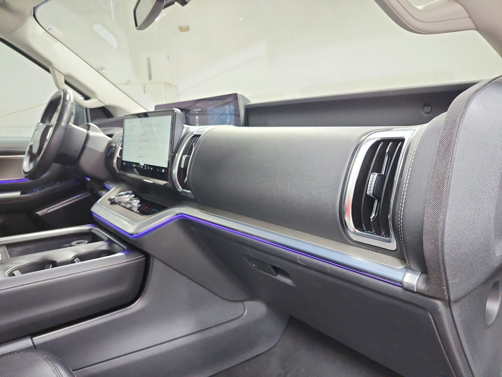 Used 2025 Agate Black Ford Platinum image 46