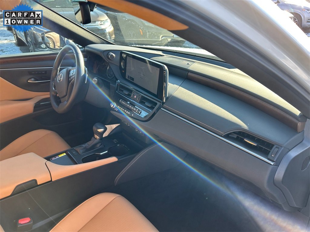 2025 LEXUS ES - Image 35