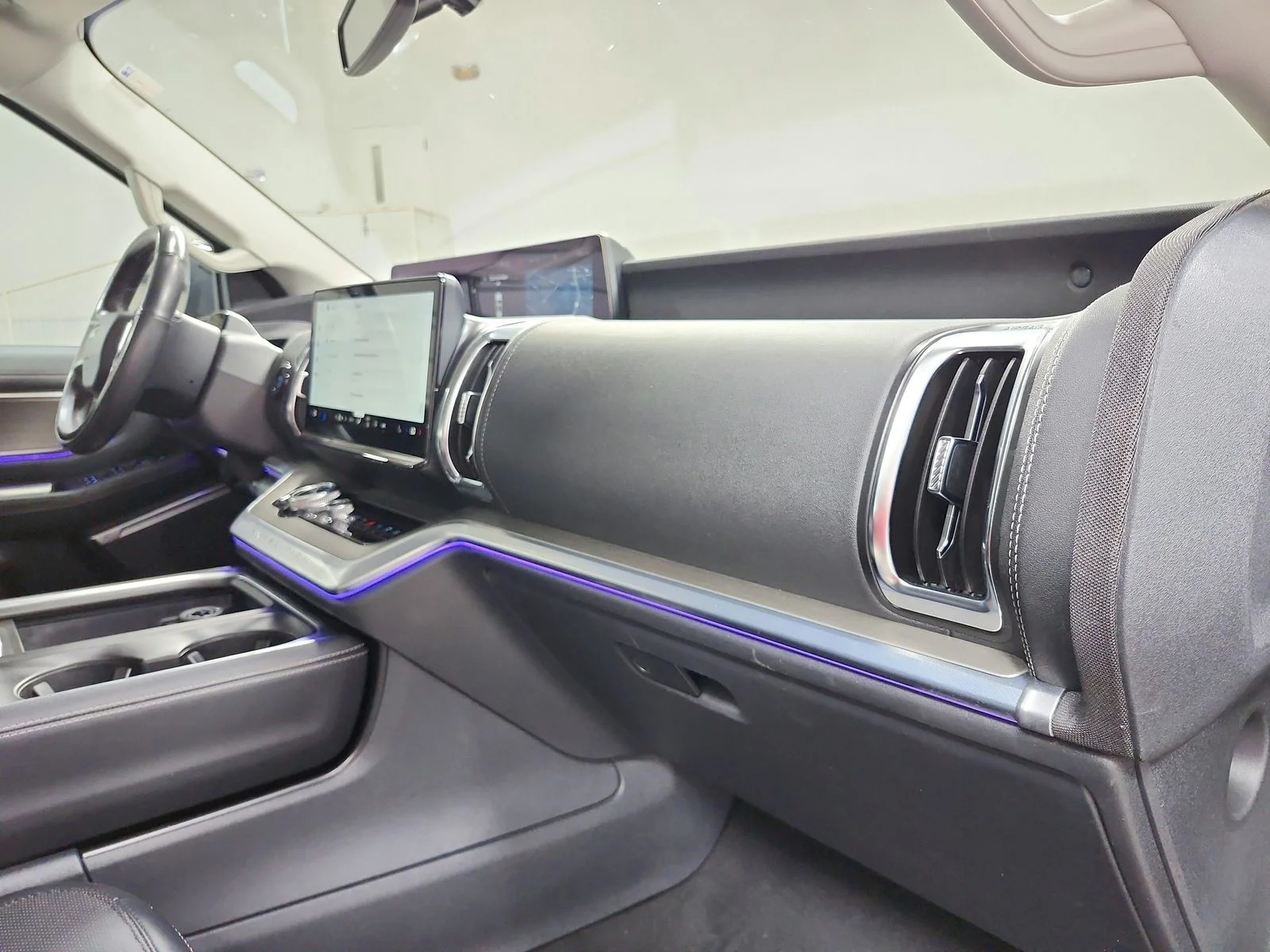 Used 2025 Black Ford Platinum image 46